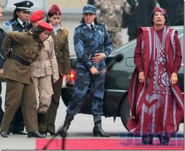 [Les Amazones de Kadhafi-25[2].jpg]