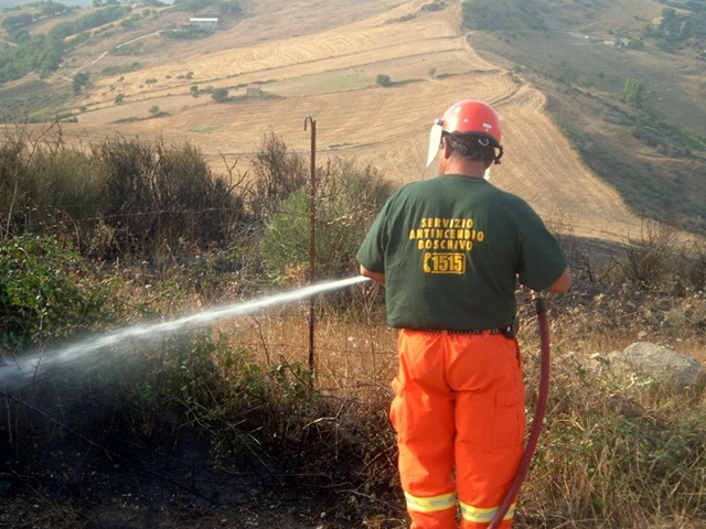 [forestale antincendio[2].jpg]