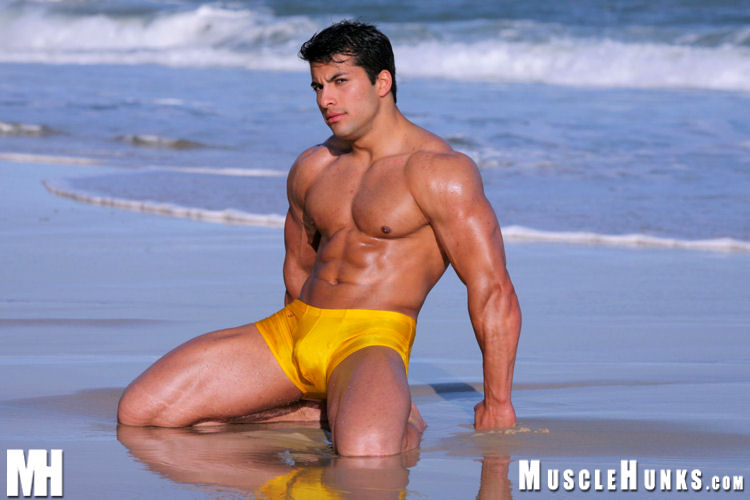 Great Looking Guys Hunks With Bulges great-looking-guys-hunks-with-bulges
