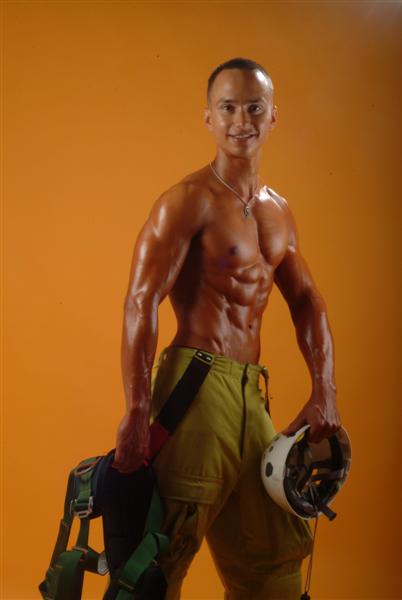 [firefighter-calendar-muscle-men17.jpg]