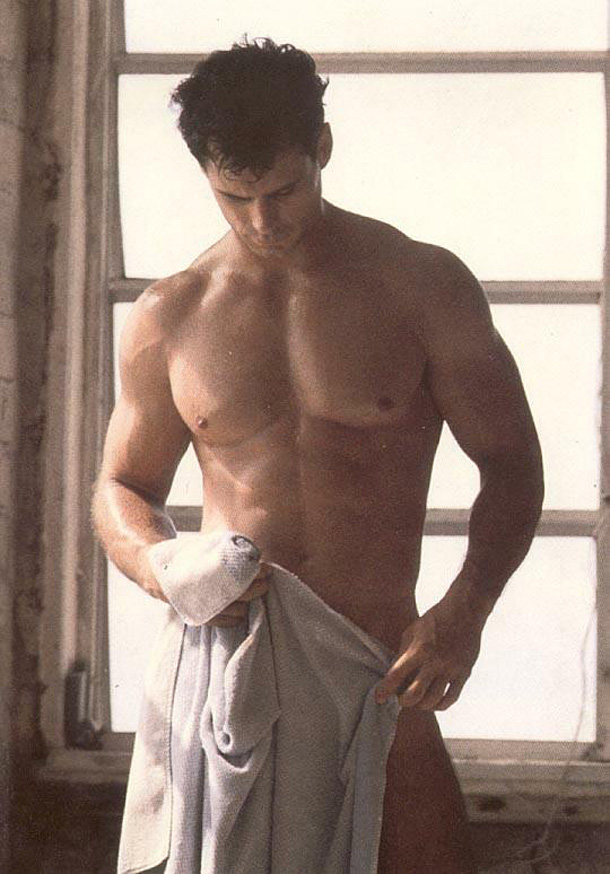 [sexy-hunk-men-in-towel-05.jpg]
