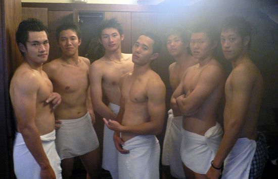 [sexy-hunk-men-in-towel-10.jpg]