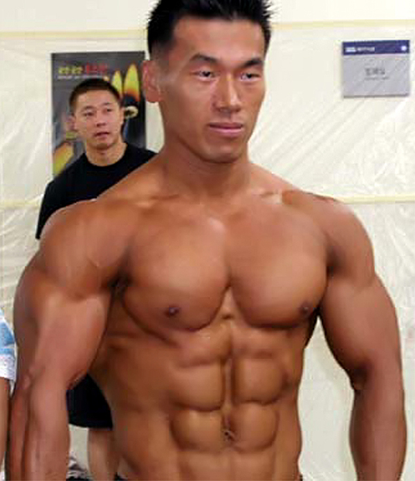 Japanese Muscle Men and Male Bodybuilders - Power of The Sun 5