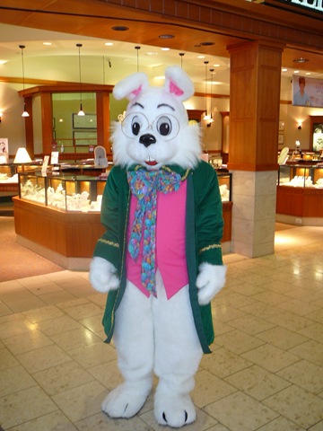 [Easter Bunny in Sioux Falls[4].jpg]