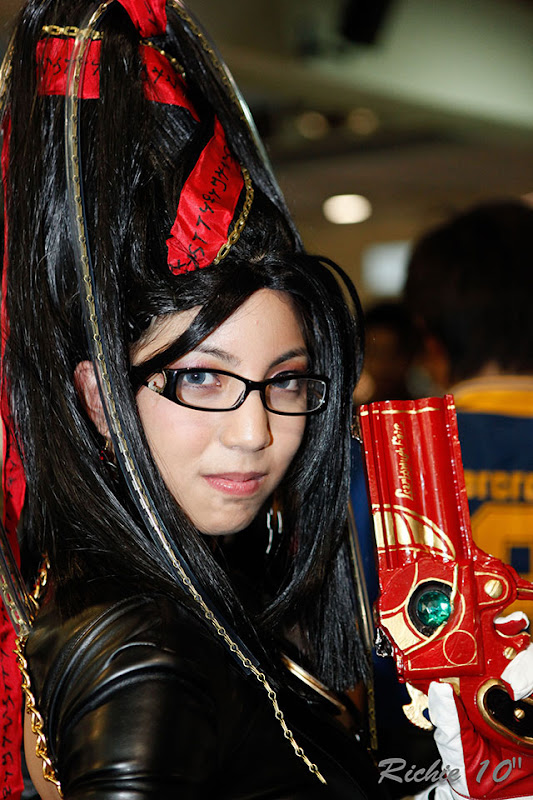 Popular US-based Filipina cosplayer Jan Illenberger cosplays Bayonetta at ToyCon 2010.