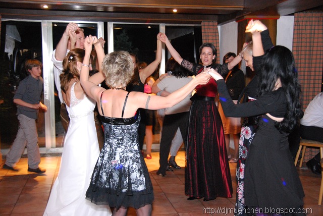 [08_Tanzrunde[5].jpg]