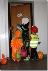 kids at our door (320x480)