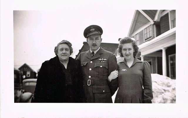 [Grandma Scott, Dad and Margaret[5].jpg]