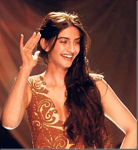 3 sonam kapoor sexy bollywood actress pictures 140410