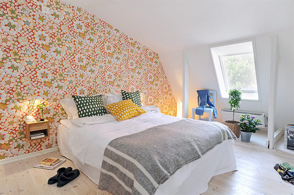 minimalist bedroom decor in small apartment