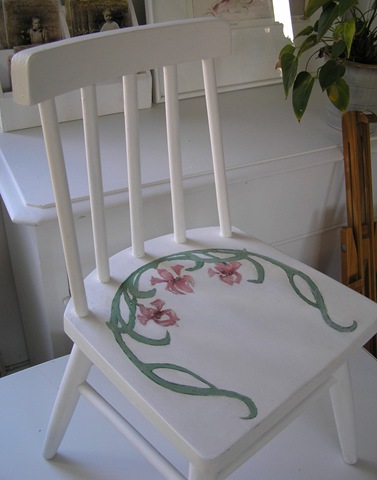 [Barnstol med rosa irisar[3].jpg]