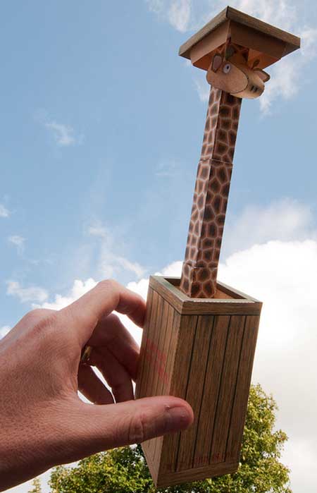 Pneumatic Giraffe Papercraft