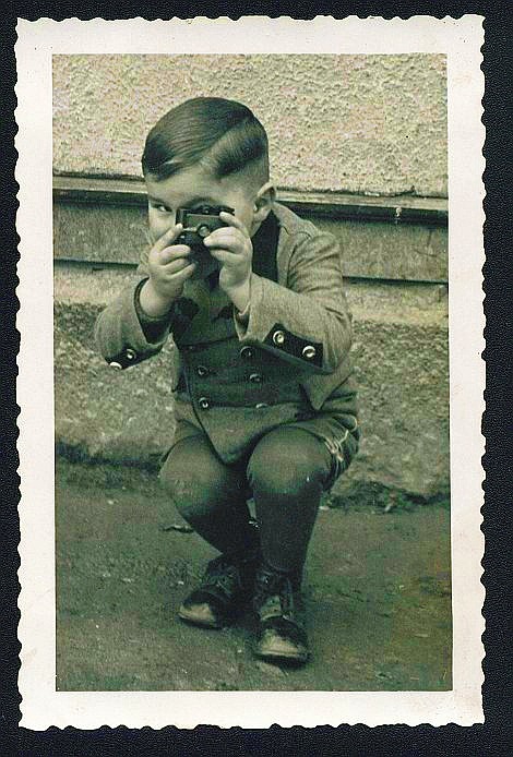 [1910 Boy With Camera[3].jpg]