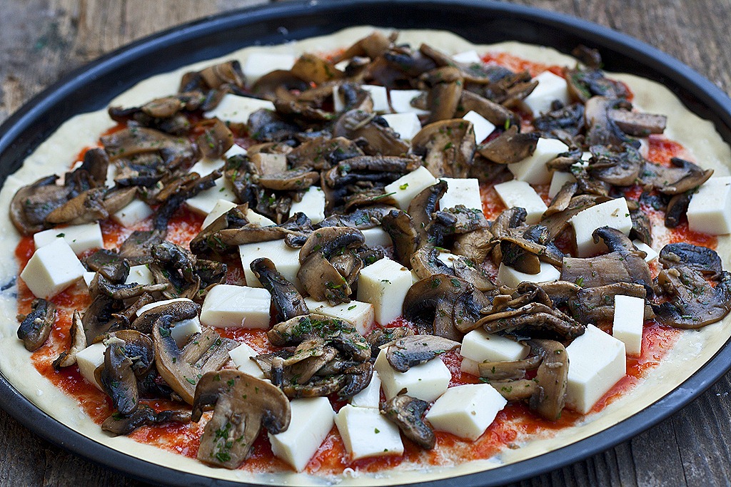 [3Pizza cu ciuperci[13].jpg]