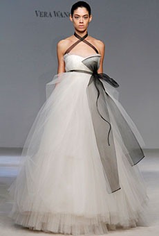 [vera-wang-fall-2010-wedding-dress-2[7].jpg]