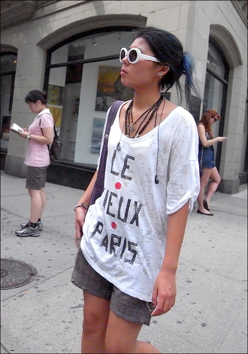 w retro sunglasses tee shirt in french