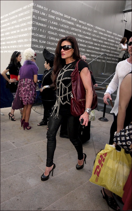 5 w black leggings and top silver chain vest DG sunglasses burgundy bag 2 L