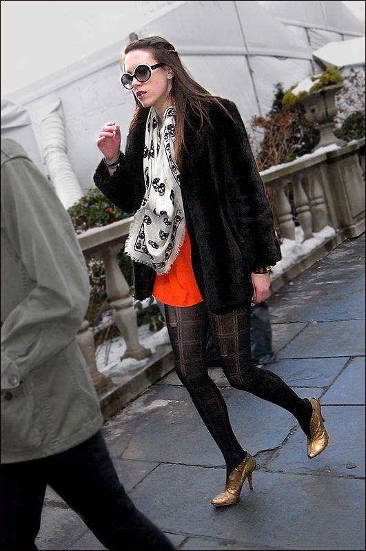 [w gold heels skull scarf faux fur orange top pattern leggings[3].jpg]