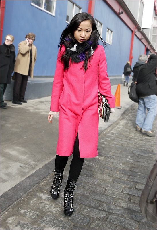 [w long hot pink coat fur scarf lace up blackhigh top  shoes 2[7].jpg]