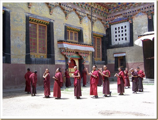 Tíbet, monjes del Monasterio de Sakya.