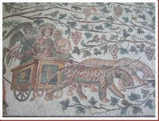 367 - Túnez, Museo Nacional del Bardo. Otro detalle del carruaje de Baco, del mosaico de las fotos precedentes.