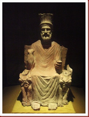 285 - Túnez, Museo Nacional del Bardo. Estatua de terracota representando al dios púnico Baal Hammon, s. I d. C.