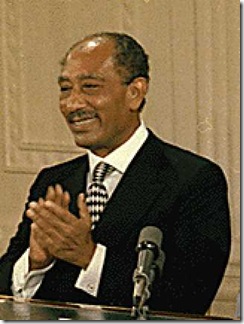 Anuar Sadat, presidente egípcio, assassinado em 1981