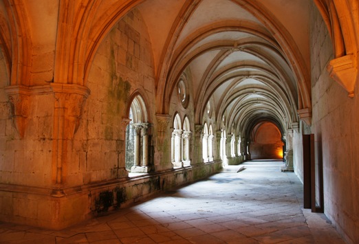 Mosteiro de Alcobaça - corredor do claustro