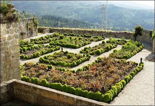 Linhares - inatel - jardim com buxos 1