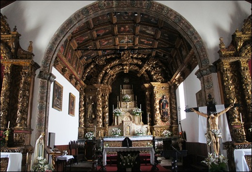 Mêda - Glória Ishizaka - interior da igreja matriz - altar