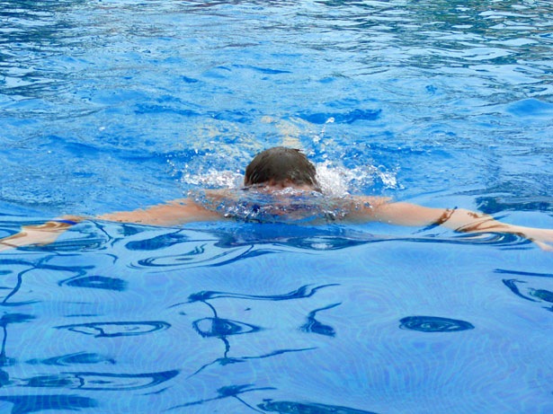 [swimming[3].jpg]