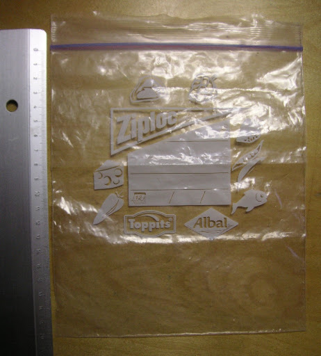 10. La meilleure pochette plastique Ziploc (Albal) : solide et hyper étanche (20 X 18 utile), parfaite pour la méthode chlorocrésol. Chez Monoprix, en rouleaux. Épatant !