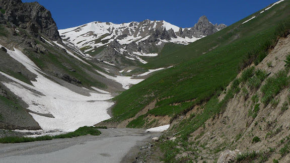 Monts Hissar, Anzob Pass, piste vers le vallon Nord, 3260 m. 27 juillet 2009. Photo : J.-F. Charmeux
