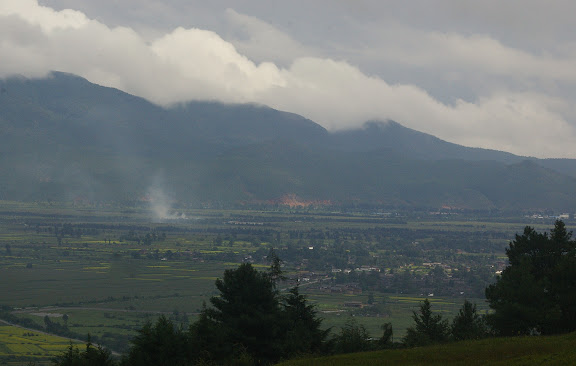 Vue vers le Sud-Est depuis Yulong, 21 août 2010. Photo : J.-M. Gayman