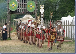 Roman_soldiers_with_aquilifer_signifer_centurio_70_aC