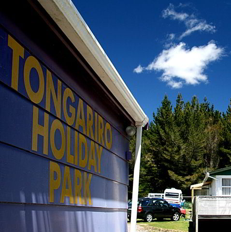 [Tongariro Holiday Park sign[4].jpg]