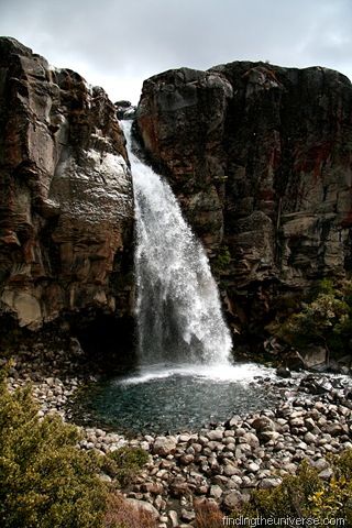 [The Taranaki Falls. I couldn't find a hidden cave behind them.jpg]