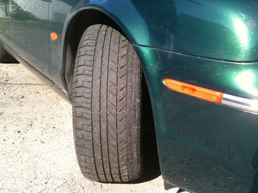 Heureusement, sinon, c'était soit la rambarde, soit le 38 tonnes .