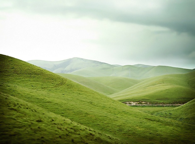 Green-landscape-on-the-hills