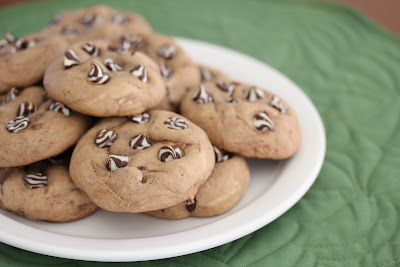 close-up photo of a plate of cookies