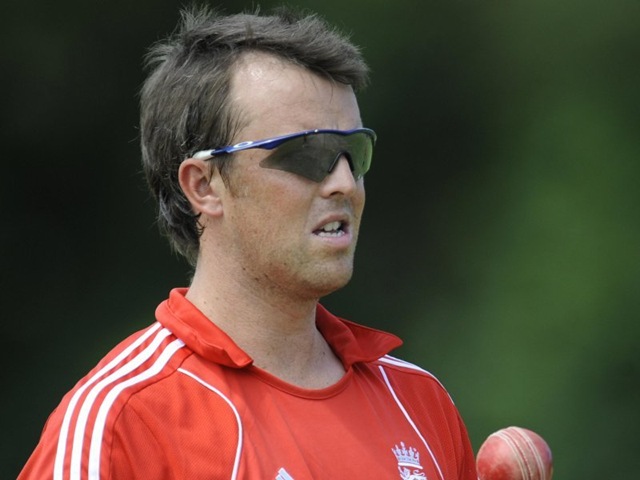 [Graeme Swann in world cup 2011[3].jpg]