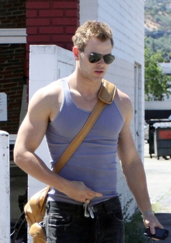 [kellan lutz[3].jpg]