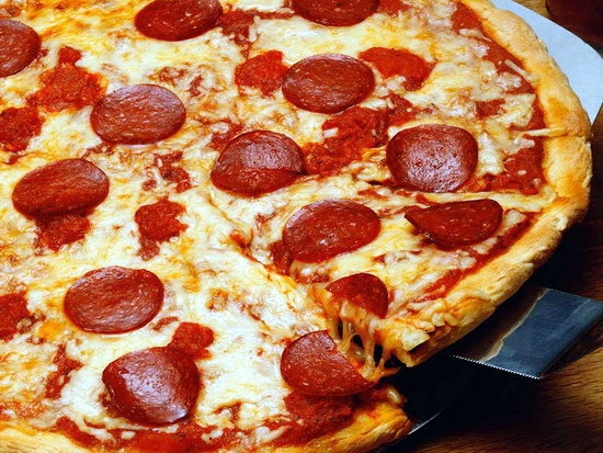[pepperoni-pizza[2].jpg]