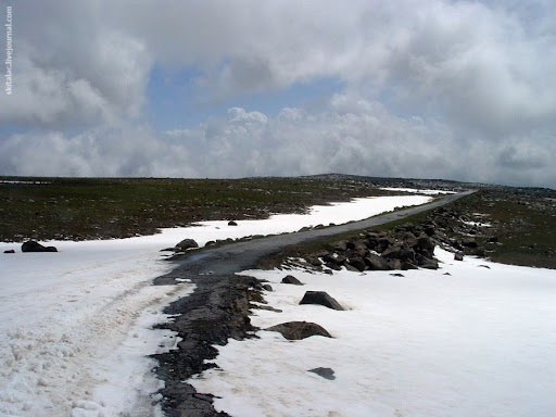 Гора Арагац и крепость Амберд (Армения)