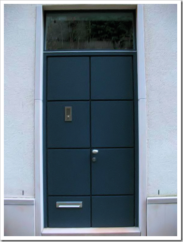 blue door luxembourg