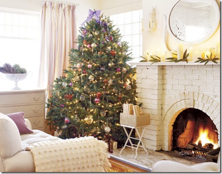 Living-room-Christmas-Vachon-HTOURS1205-de