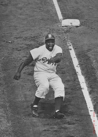 [morse_ralph_jackie_robinson_rounds_third_subway_series_1955_L[3].jpg]