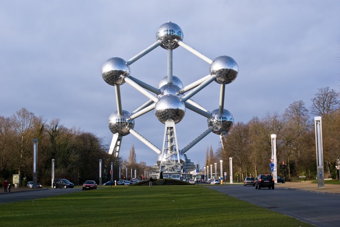 7-33-Worlds-Top-Strangest-Buildings-atomium...jpg