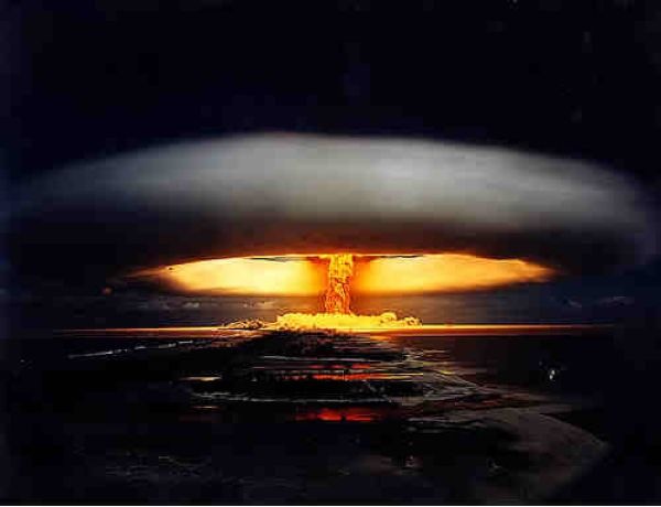 [muroroa-atoll-nuclear-test[4].jpg]