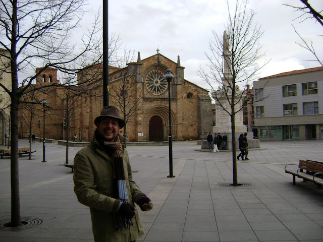 Yo en la Plaza Mayor de Ávila